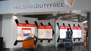 一般的な空港の免税店かな