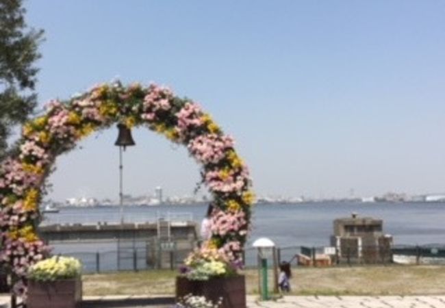 名古屋にも海が見える素敵な広いお花畑がありました