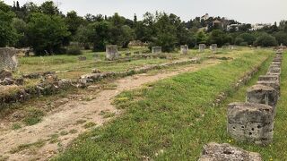 古代アゴラ　礎石が少し残っているだけ