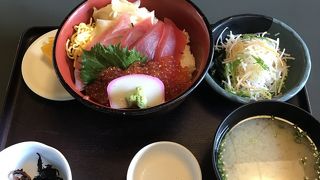 混んでいます。