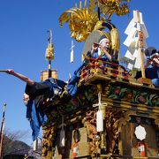 昼間の屋台の巡行も高山祭と同じくらいきらびやか