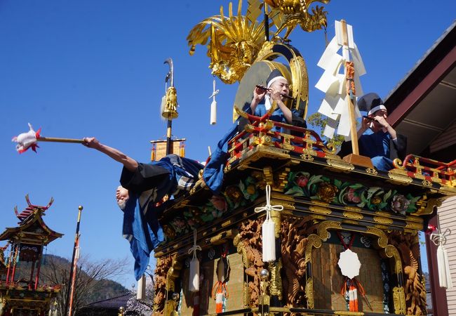 昼間の屋台の巡行も高山祭と同じくらいきらびやか