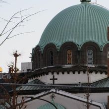 緑の屋根が印象的