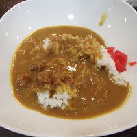 なぜか朝食にカレーが…