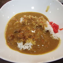 なぜか朝食にカレーが…