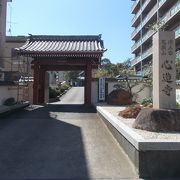 五社神社の北にあります。