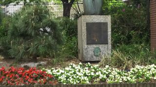 新宿駅の東口広場に