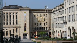 12体のベルギーの歴史的な有名人