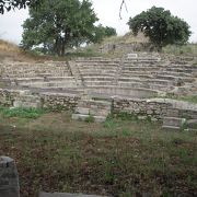 トロイ遺跡の端の方にあるのがローマ時代の野外劇場跡です。