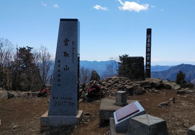 東京都最高峰。距離は長いが歩きがいあり。