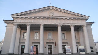 １階向かって左手に観光案内所が入っています