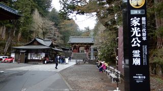 東照宮での観光に時間を掛けすぎて二荒山神社参拝・観光に掛ける時間が少なくなったせいか人は少なく落ち着いた神社です。