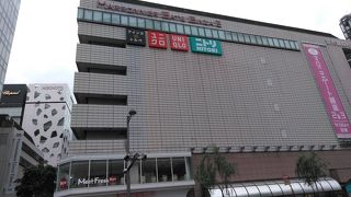 マロニエゲート２の1階はベンツ一杯と化粧品。コード決済できました。