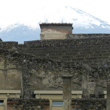 ポンペイ遺跡からのヴェスヴィオ火山