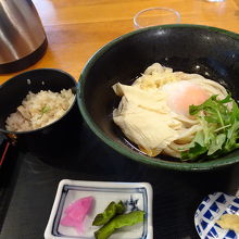 季節限定タケノコご飯のセット