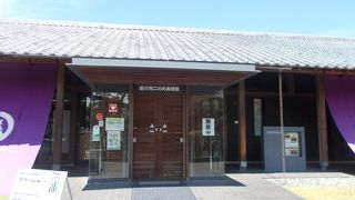 掛川城公園内にあります。