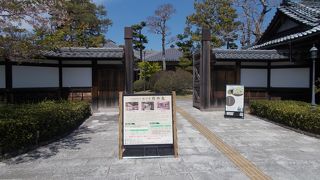 掛川城公園の中にあります。