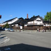 良い雰囲気の建物で会津の地酒