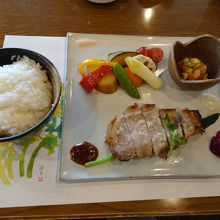 定番メニューの里山ランチ