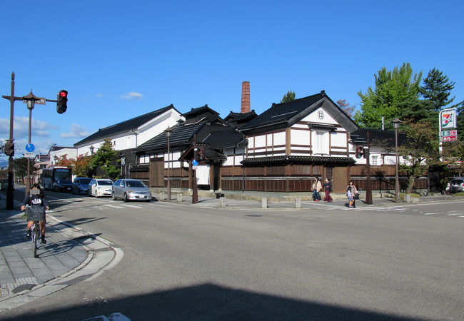 良い雰囲気の建物で会津の地酒