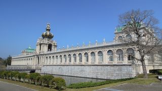 佐賀には不釣り合いの建造物