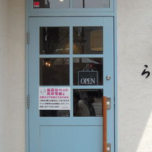 落ち着いた感じの外観