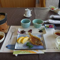 朝食　味噌汁、ごはん付