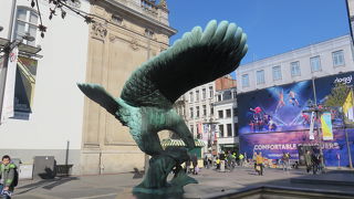 池には噴水が・・・