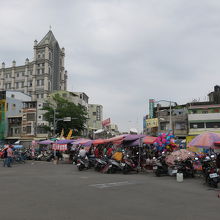 旗津海鮮街の屋台群