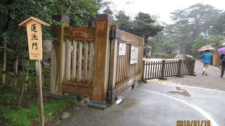 早朝から入れる唯一の門です