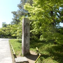 参道の終わりに平等院表門がある