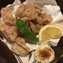 鶏皮のパリパリ揚げ