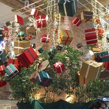 1F中央のエントランス