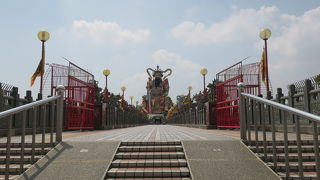 蓮池潭のランドマークの一つ。高雄市民の憩いの場。