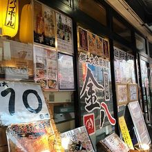 にぎやかな外観です。