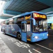 ここ数年急に充実してきた瑞芳・九&#20221;方面直行バス、車両は高速バスタイプ