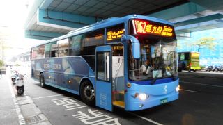 ここ数年急に充実してきた瑞芳・九&#20221;方面直行バス、車両は高速バスタイプ