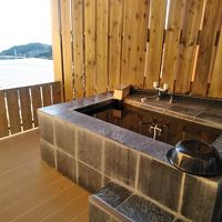部屋付きの露天風呂。熱過ぎて、ゆっくり浸かれなーい！