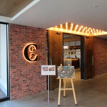 エレベーターを降りると右手に入口