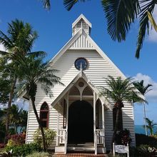 海を見下ろす美しいチャペル