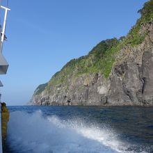 断崖絶壁が続く