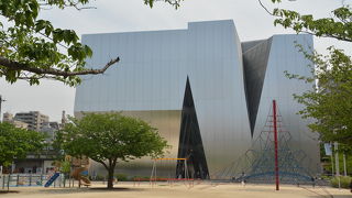 「妹島和世　SANAA 」と北斎のコラボ？