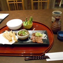 牛タンのおつまみセットです。おいしかったですよ。