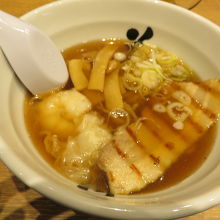 小盛り海老ワンタンメン　７３０円