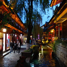 きれいな水が流れる水路