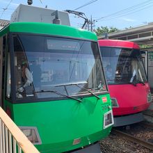 山下駅に停車中の東急世田谷線の車両