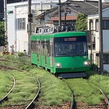 山下駅に接近中の東急世田谷線の車両