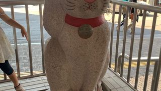 豪徳寺への小田急線の最寄り駅です。一番近いのは乗り換えて東急世田谷線の宮の坂駅です。