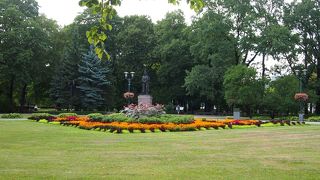 教会や美術館などが敷地にある良く整備された公園