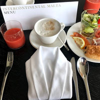 ラウンジの朝食時